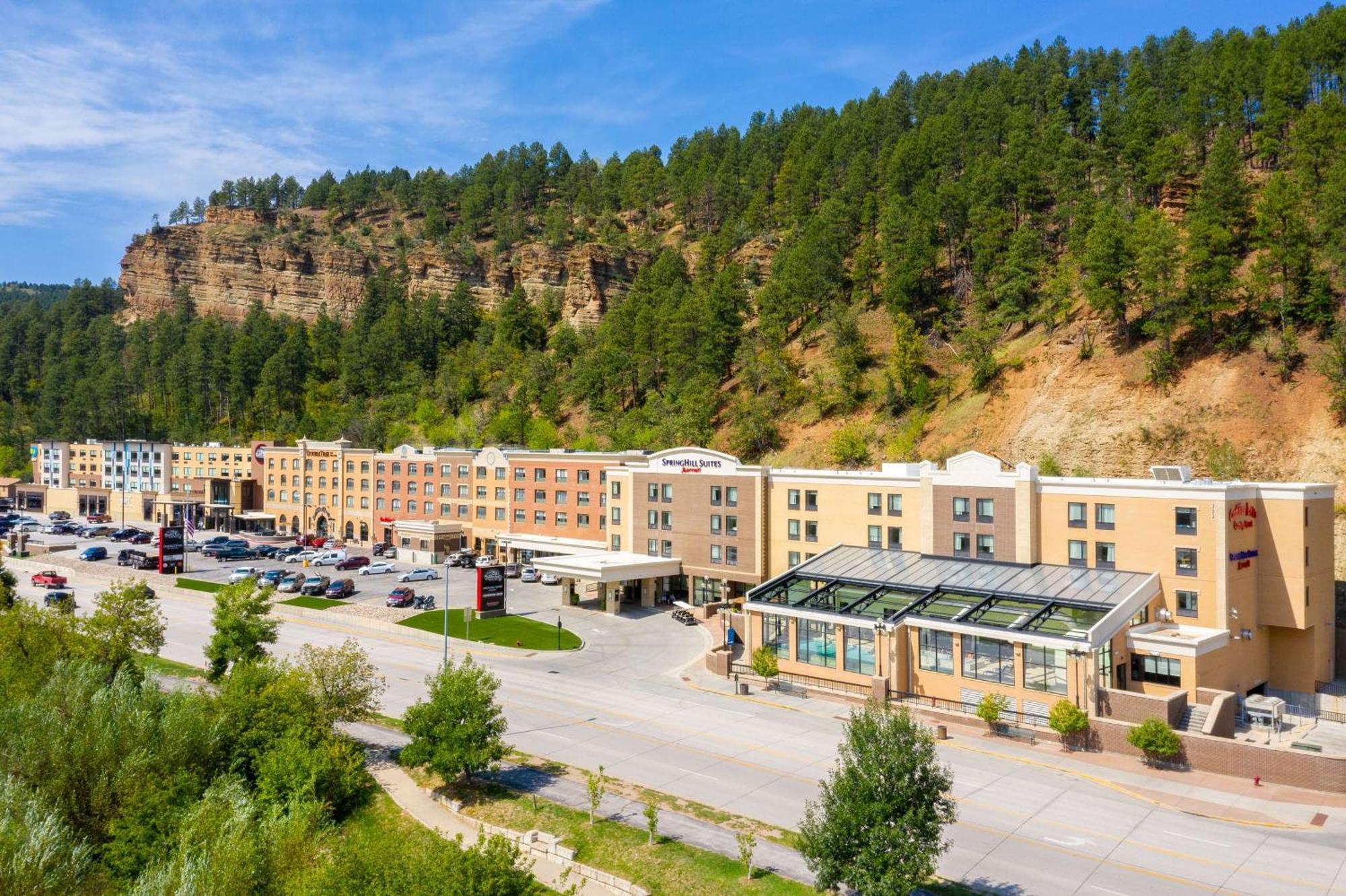 Doubletree By Hilton Deadwood At Cadillac Jack'S Hotel Exterior photo